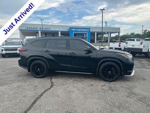 Midnight Black Metallic 2023 Toyota Highlander XSE