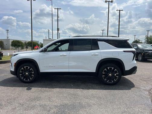 Summit White 2026 Chevrolet Traverse LT