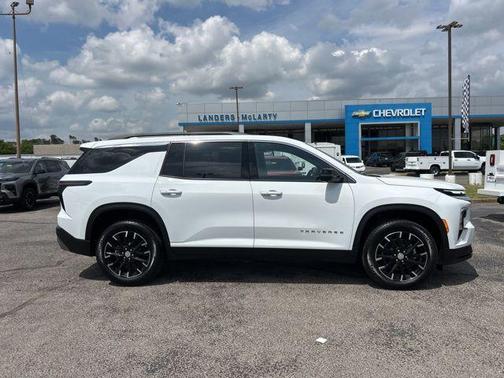 Summit White 2026 Chevrolet Traverse LT