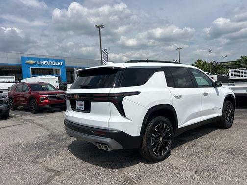 Summit White 2026 Chevrolet Traverse LT