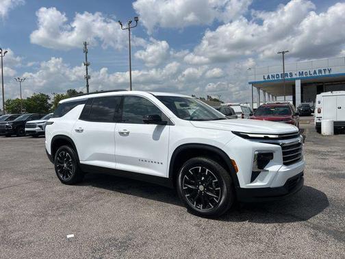 Summit White 2026 Chevrolet Traverse LT