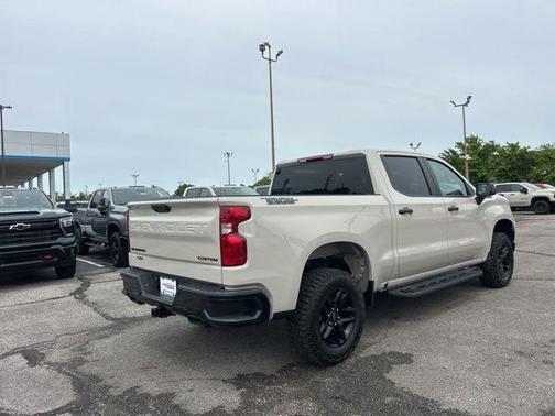 White Sands 2026 Chevrolet Silverado 1500 Custom Trail Boss