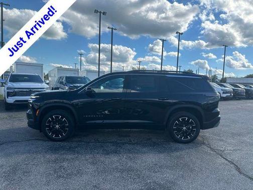 Mosaic Black Metallic 2026 Chevrolet Traverse LT