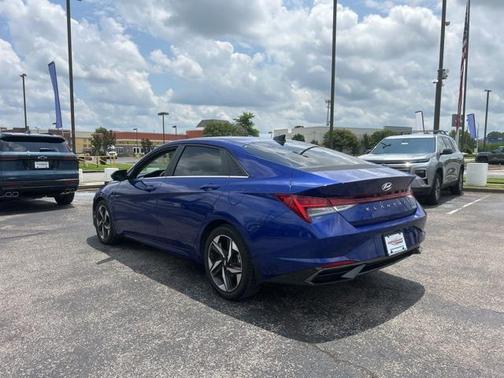 2022 Hyundai ELANTRA Limited
