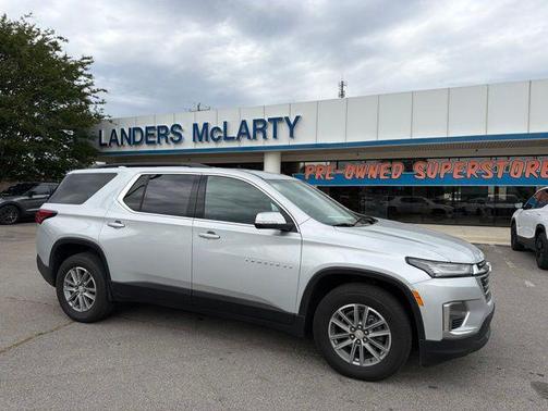 Silver Ice Metallic 2022 Chevrolet Traverse LT Cloth