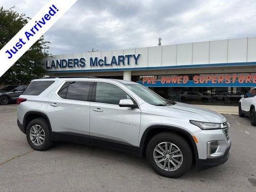 Silver Ice Metallic 2022 Chevrolet Traverse LT Cloth