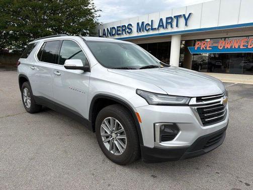 Silver Ice Metallic 2022 Chevrolet Traverse LT Cloth