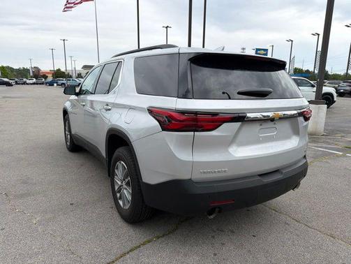 Silver Ice Metallic 2022 Chevrolet Traverse LT Cloth