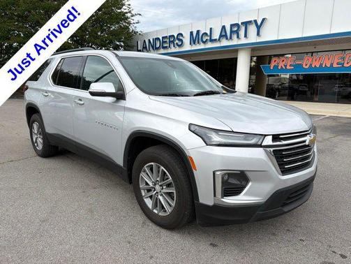Silver Ice Metallic 2022 Chevrolet Traverse LT Cloth