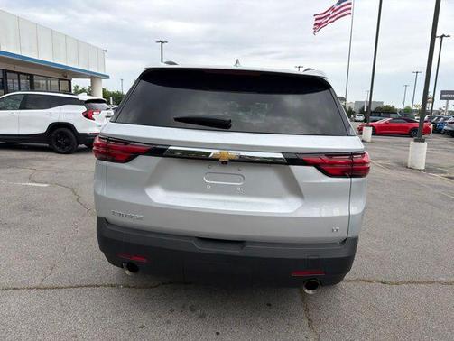 Silver Ice Metallic 2022 Chevrolet Traverse LT Cloth