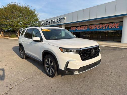 Crystal Black Pearl 2023 Honda Pilot AWD Elite