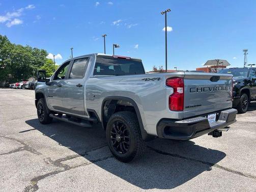Sterling Gray Metallic 2026 Chevrolet Silverado 2500 Custom