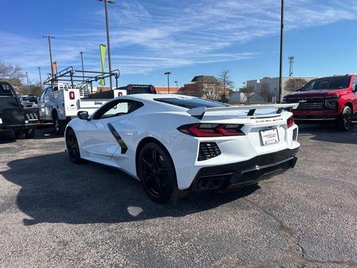 Arctic White 2026 Chevrolet Corvette Stingray w/1LT