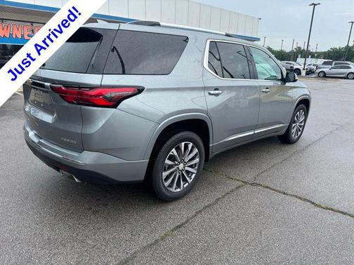 Sterling Gray Metallic 2023 Chevrolet Traverse Premier