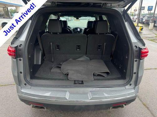 Sterling Gray Metallic 2023 Chevrolet Traverse Premier