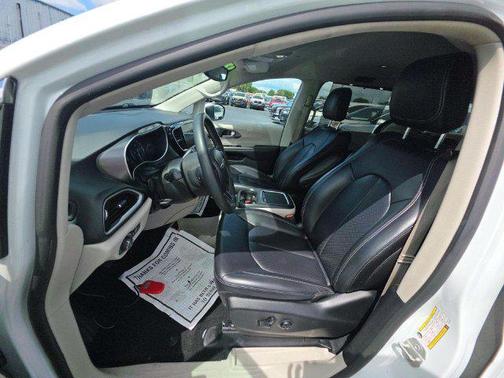 Bright White Clearcoat 2023 Chrysler Pacifica Touring L