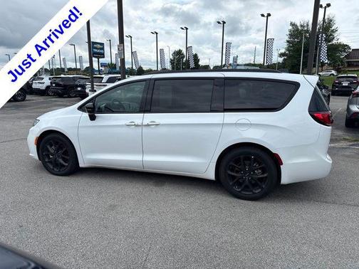 Bright White Clearcoat 2024 Chrysler Pacifica Touring L