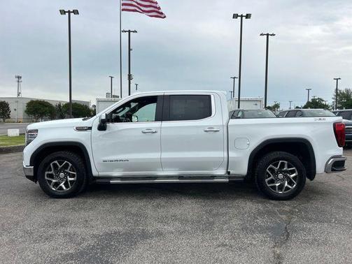 Summit White 2023 GMC Sierra 1500 SLT