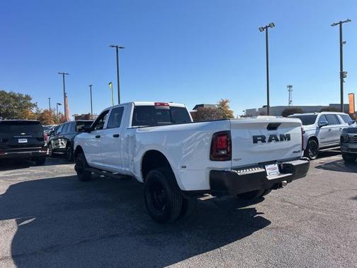 2025 RAM 3500 Tradesman Crew Cab 4x4 8' Box