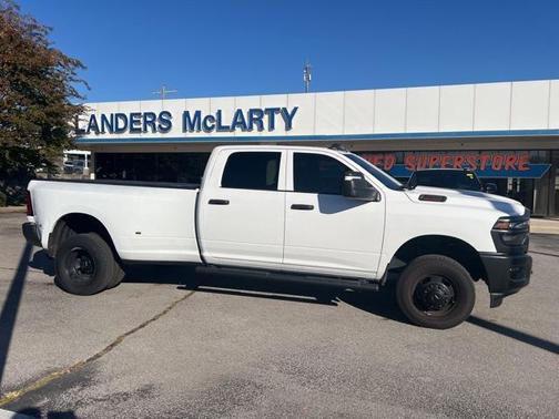 2025 RAM 3500 Tradesman Crew Cab 4x4 8' Box