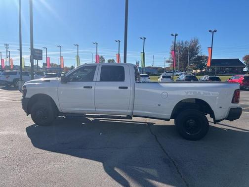 2025 RAM 3500 Tradesman Crew Cab 4x4 8' Box