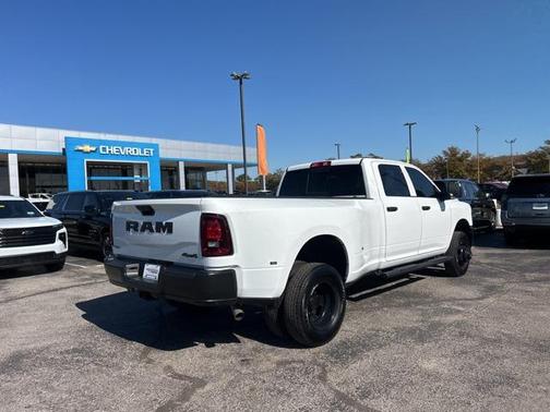 2025 RAM 3500 Tradesman Crew Cab 4x4 8' Box