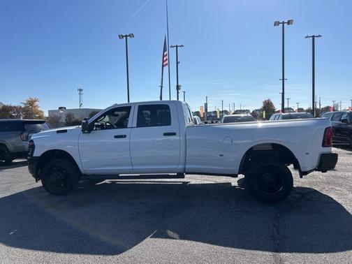 2025 RAM 3500 Tradesman Crew Cab 4x4 8' Box