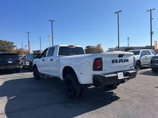 2025 RAM 3500 Tradesman Crew Cab 4x4 8' Box