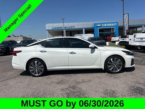Pearl White Tricoat 2025 Nissan Altima 2.5 SL