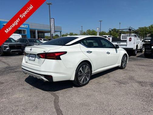 Pearl White Tricoat 2025 Nissan Altima 2.5 SL