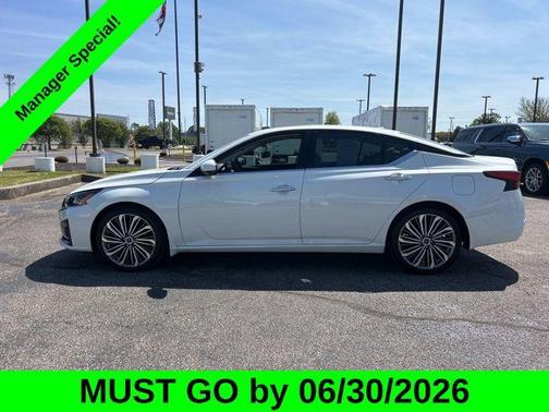 Pearl White Tricoat 2025 Nissan Altima 2.5 SL