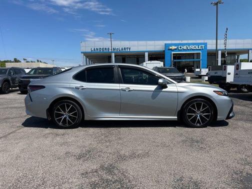 Celestial Silver Metallic 2021 Toyota Camry SE
