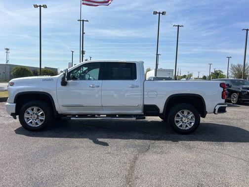 Iridescent Pearl Tricoat 2025 Chevrolet Silverado 2500 High Country