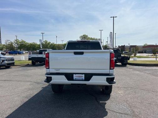 Iridescent Pearl Tricoat 2025 Chevrolet Silverado 2500 High Country