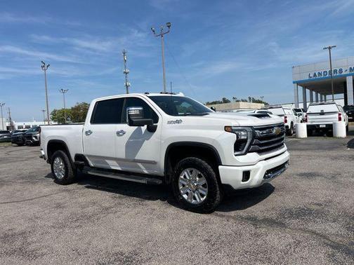 Iridescent Pearl Tricoat 2025 Chevrolet Silverado 2500 High Country