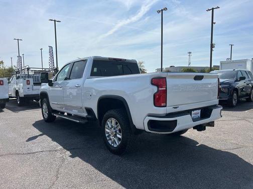 Iridescent Pearl Tricoat 2025 Chevrolet Silverado 2500 High Country