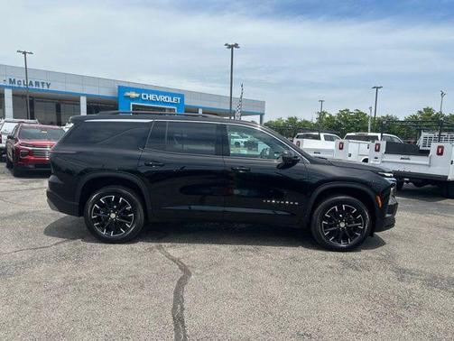 Mosaic Black Metallic 2026 Chevrolet Traverse LT