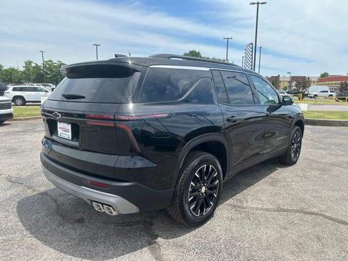 Mosaic Black Metallic 2026 Chevrolet Traverse LT