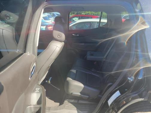 2023 GMC Acadia FWD SLT