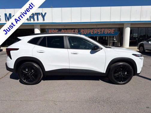 Summit White 2024 Chevrolet Trax FWD ACTIV
