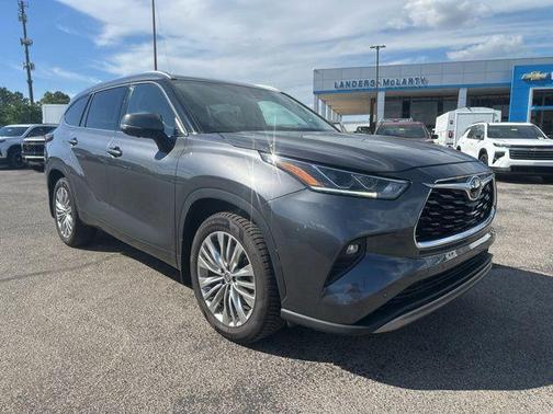 Magnetic Gray Metallic 2024 Toyota Highlander Hybrid Platinum