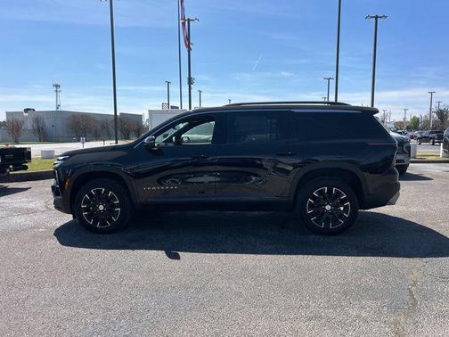 Mosaic Black Metallic 2026 Chevrolet Traverse LT
