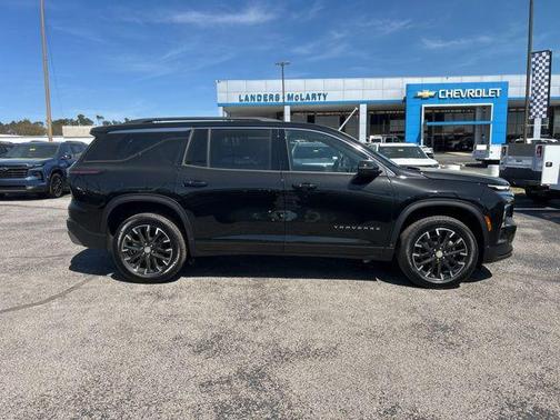 Mosaic Black Metallic 2026 Chevrolet Traverse LT