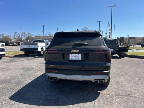 Mosaic Black Metallic 2026 Chevrolet Traverse LT