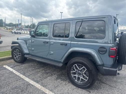 2024 Jeep Wrangler 4-Door Sahara 4x4