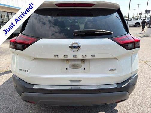 Pearl White Tricoat 2021 Nissan Rogue SV