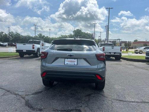 Sterling Gray Metallic 2026 Chevrolet Trax LS