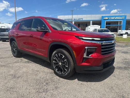Radiant Red Tintcoat 2026 Chevrolet Traverse LT