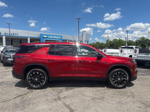 Radiant Red Tintcoat 2026 Chevrolet Traverse LT