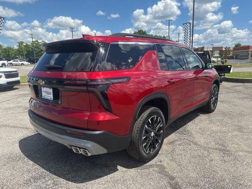 Radiant Red Tintcoat 2026 Chevrolet Traverse LT